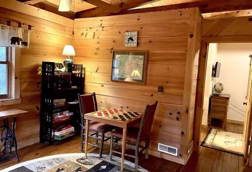 Leave The Stress Behind!  Private Hot Tub, Pet And Motorcycle Friendly, Let Peace And Nature Surroun