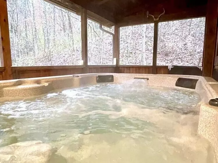 Leave The Stress Behind!  Private Hot Tub, Pet And Motorcycle Friendly, Let Peace And Nature Surroun