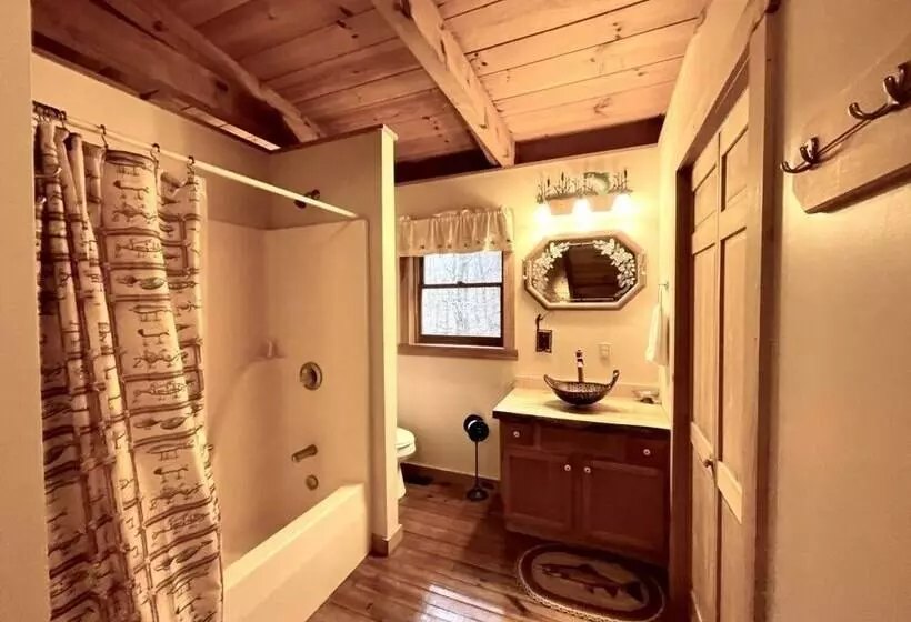 Leave The Stress Behind!  Private Hot Tub, Pet And Motorcycle Friendly, Let Peace And Nature Surroun