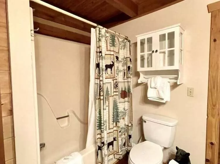 Leave The Stress Behind!  Private Hot Tub, Pet And Motorcycle Friendly, Let Peace And Nature Surroun