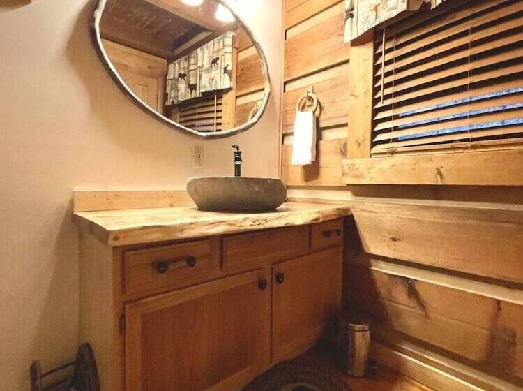 Leave The Stress Behind! Private Hot Tub, Pet And Motorcycle Friendly, Let Peace And Nature Surroun