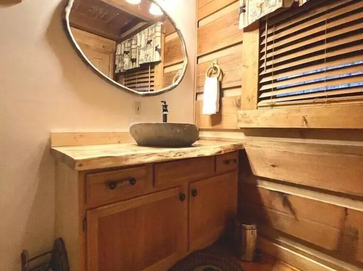 Leave The Stress Behind!  Private Hot Tub, Pet And Motorcycle Friendly, Let Peace And Nature Surroun