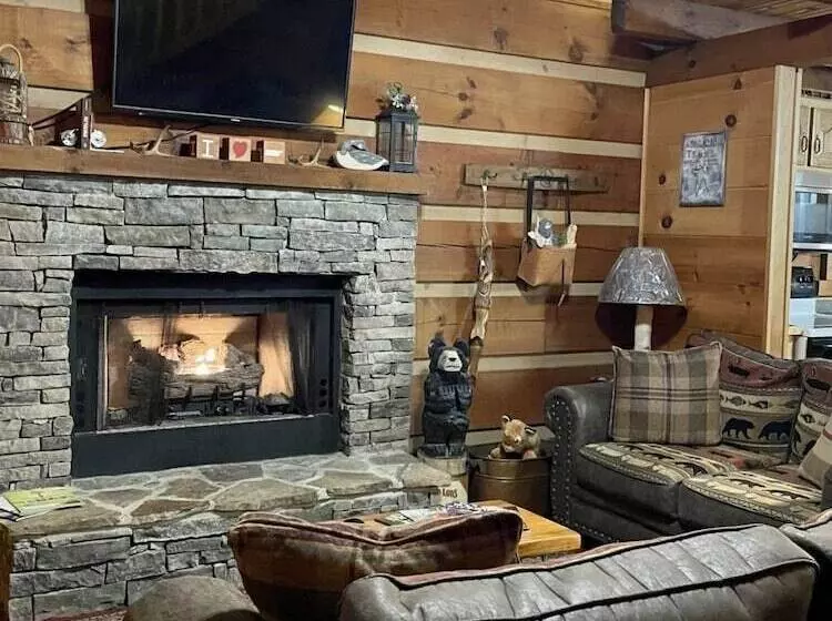 Leave The Stress Behind!  Private Hot Tub, Pet And Motorcycle Friendly, Let Peace And Nature Surroun