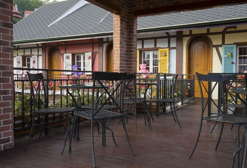 Little Colmar   Homestay & Pottery Studio