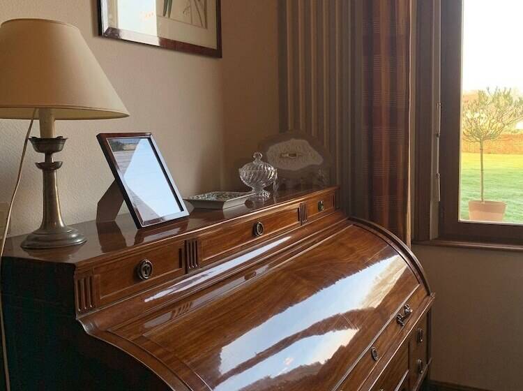 펜션 Le Pommier Doux, Maison D Hôte Du Domaine Du Château D Argeronne