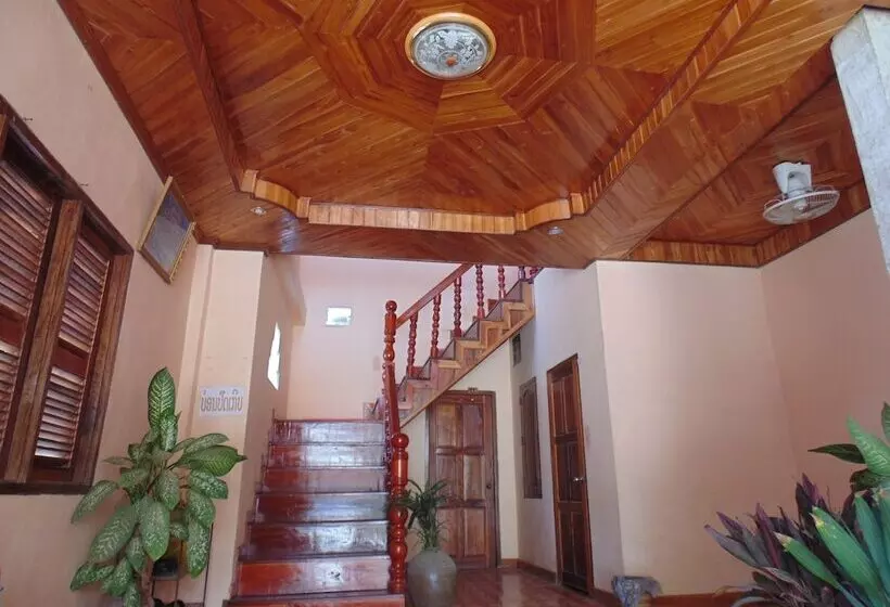 ペンション Saynambak Riverside Guest House