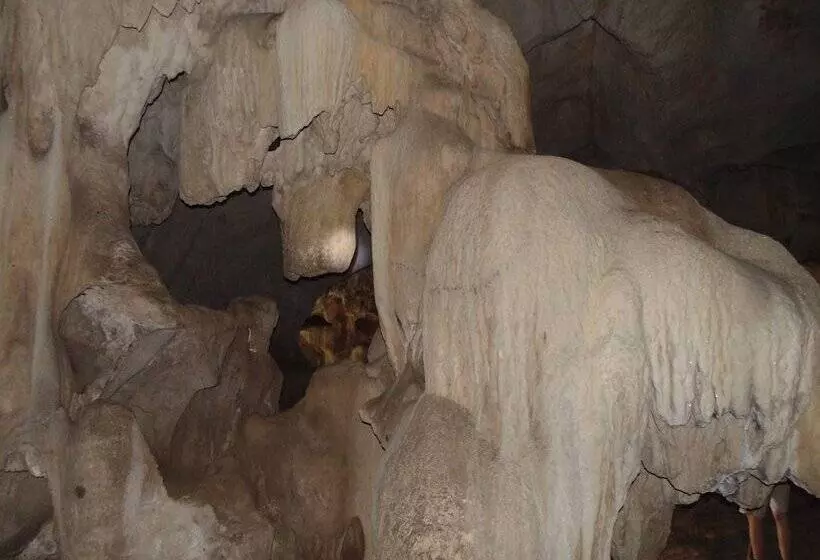 ペンション Saynambak Riverside Guest House