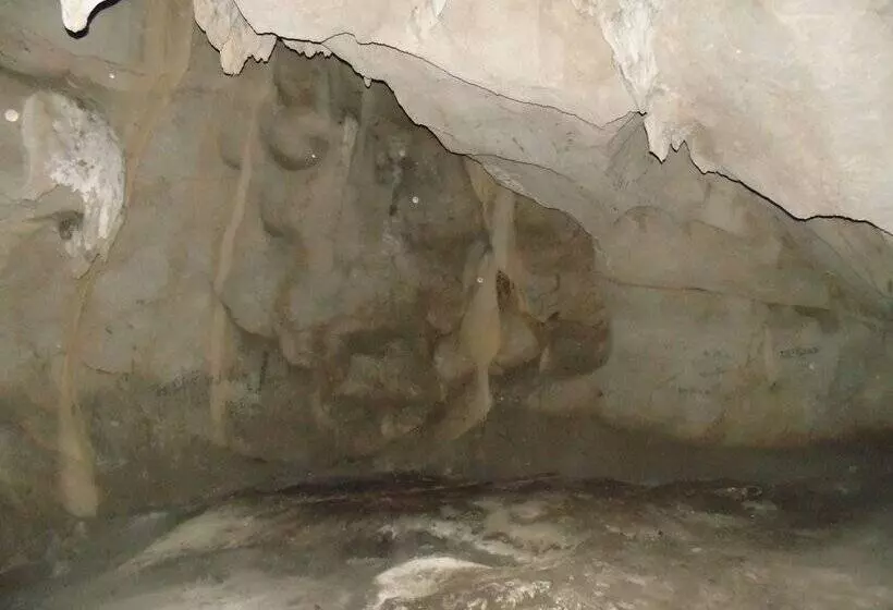 ペンション Saynambak Riverside Guest House