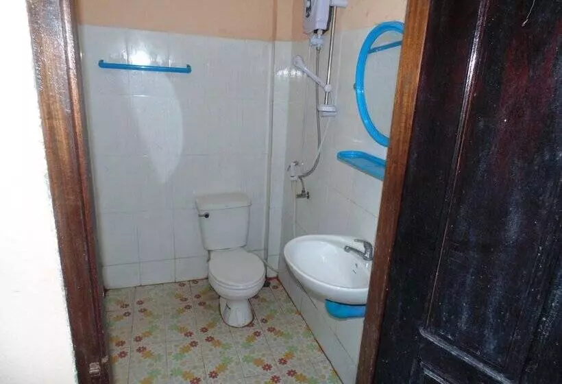 ペンション Saynambak Riverside Guest House