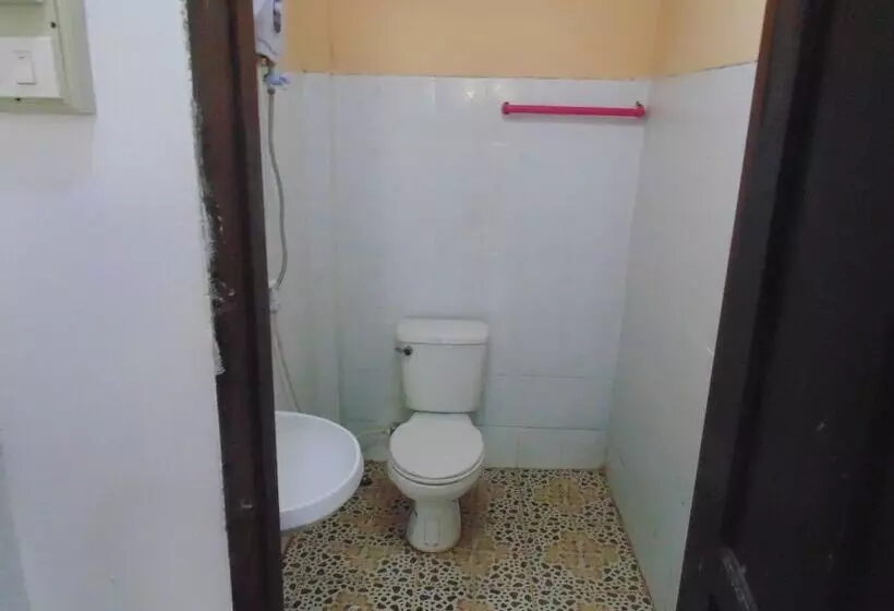 ペンション Saynambak Riverside Guest House