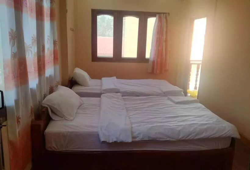 ペンション Saynambak Riverside Guest House