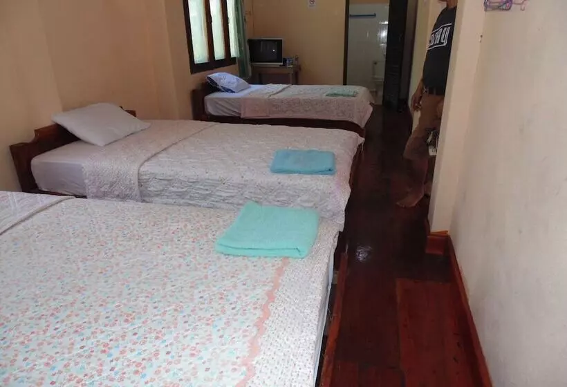 ペンション Saynambak Riverside Guest House