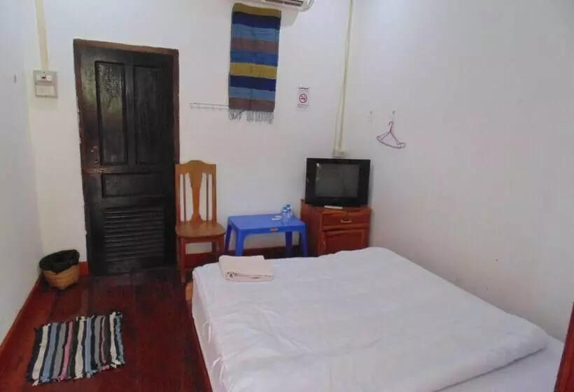 ペンション Saynambak Riverside Guest House