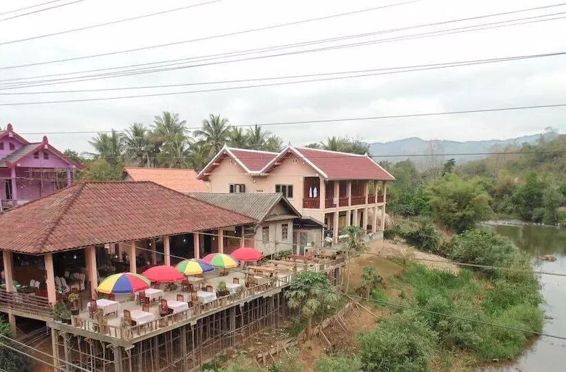 ペンション Saynambak Riverside Guest House