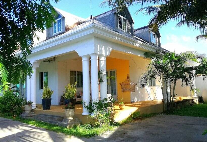 پانسیون St Exupéry Chambre D Hôtes