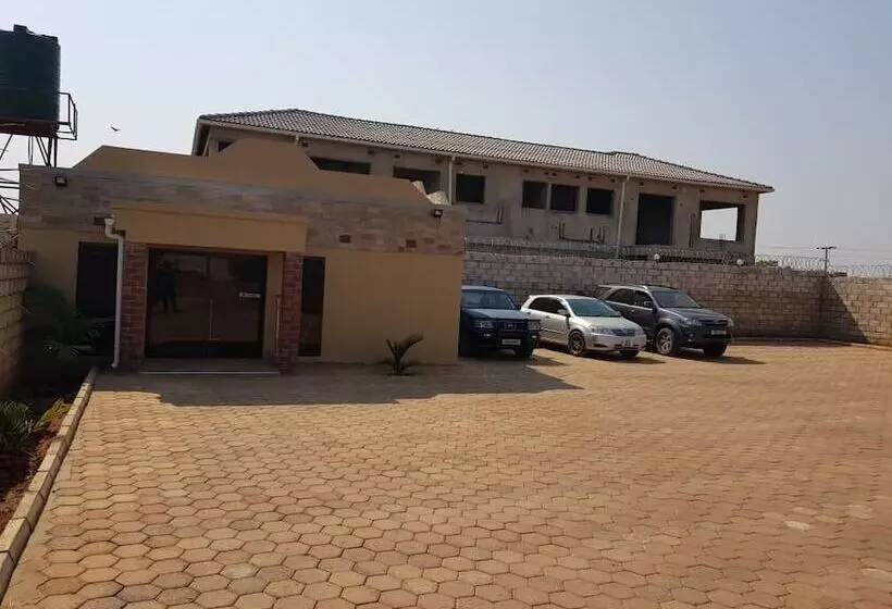 پانسیون Ticheze Lodge And Car Hire