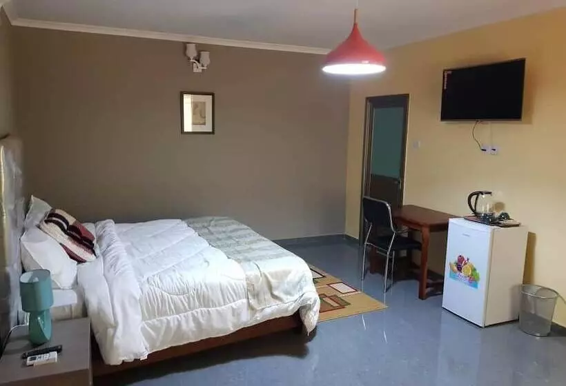 پانسیون Ticheze Lodge And Car Hire