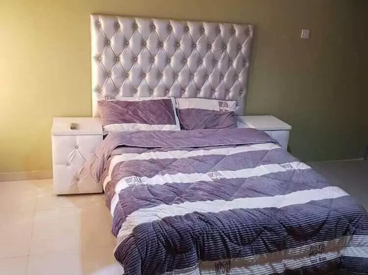 پانسیون Ticheze Lodge And Car Hire