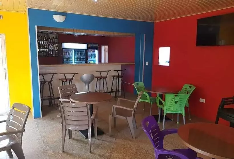 پانسیون Ticheze Lodge And Car Hire