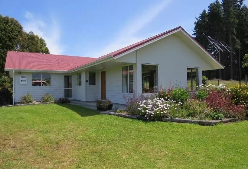 Majatalo Waikawa House