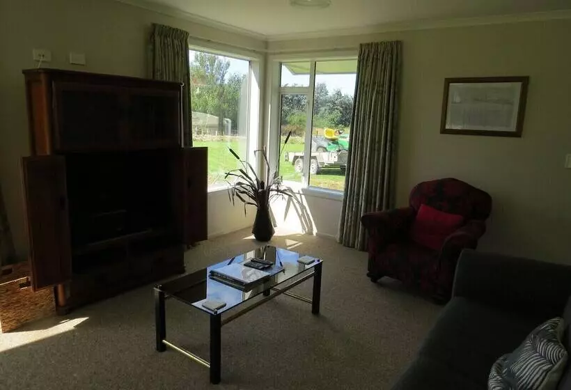 Majatalo Waikawa House