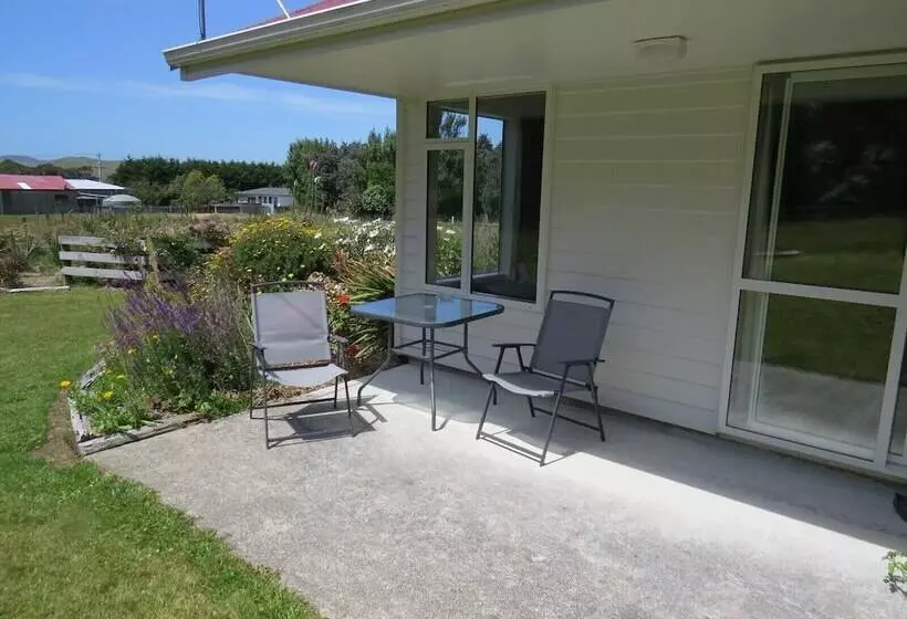 Majatalo Waikawa House