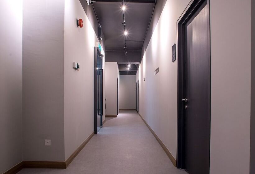 Spot On 89992 Hotel Azra