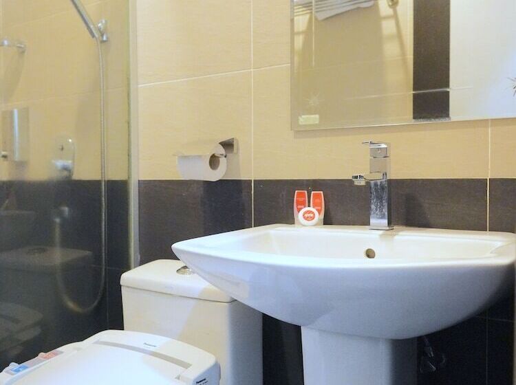 Spot On 89992 Hotel Azra