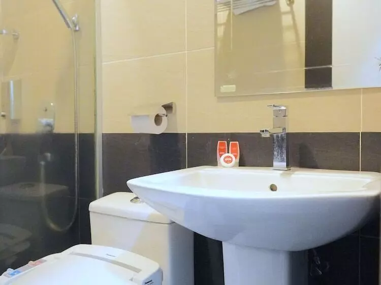 Spot On 89992 Hotel Azra