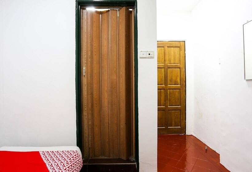 Spot On 89992 Hotel Azra