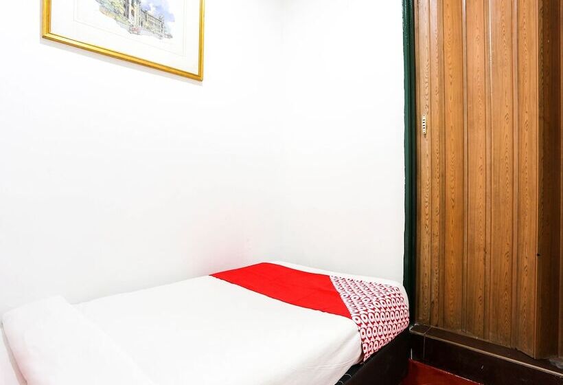 Spot On 89992 Hotel Azra