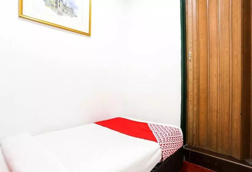 Spot On 89992 Hotel Azra