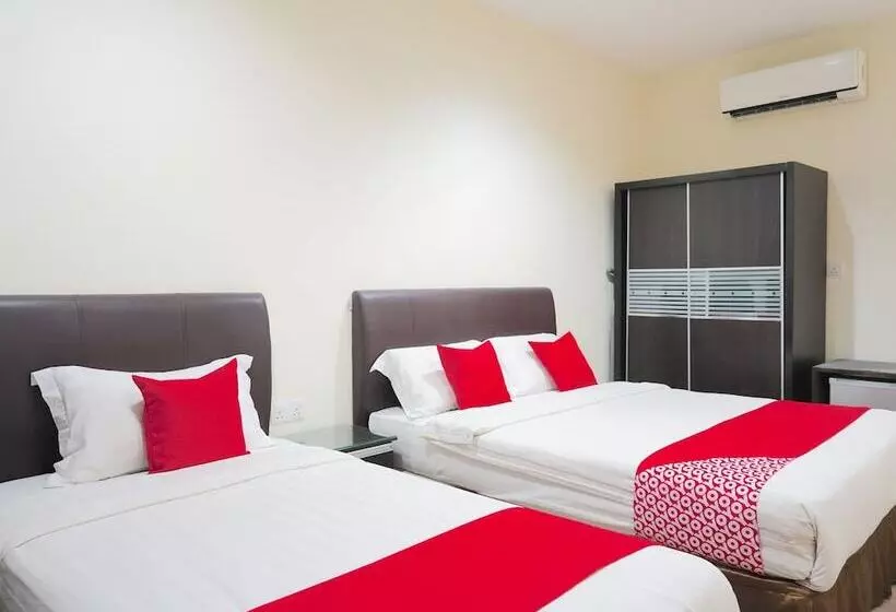 Spot On 89992 Hotel Azra