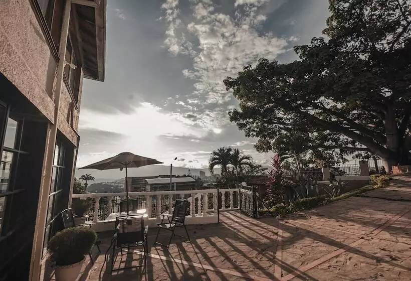 تختخواب و صبحانه Casa Lago Boutique