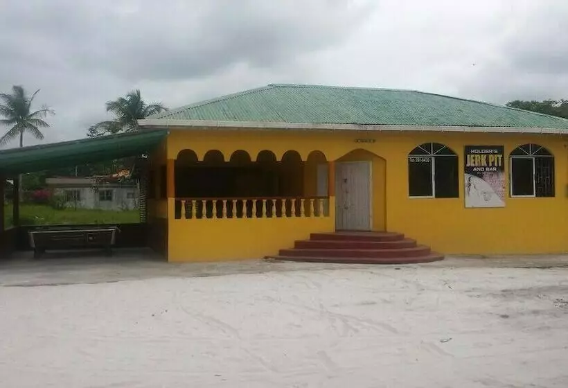 Aamiaismajoitus (B&B) Ms Holder S Comfort Villa