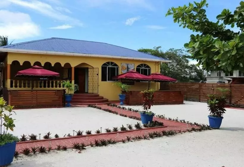 Aamiaismajoitus (B&B) Ms Holder S Comfort Villa