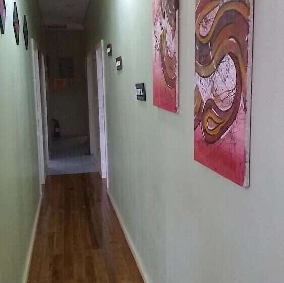 تختخواب و صبحانه Ms Holder S Comfort Villa