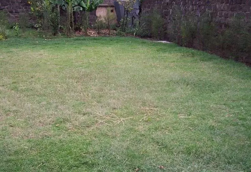 تختخواب و صبحانه Quest Resort