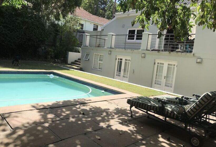 مبيت وإفطار T House