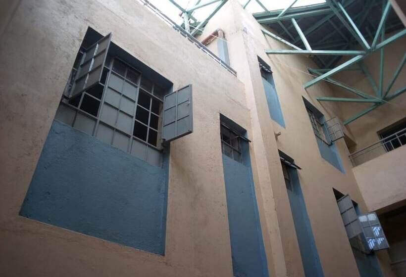 호텔 Chartered Guest House