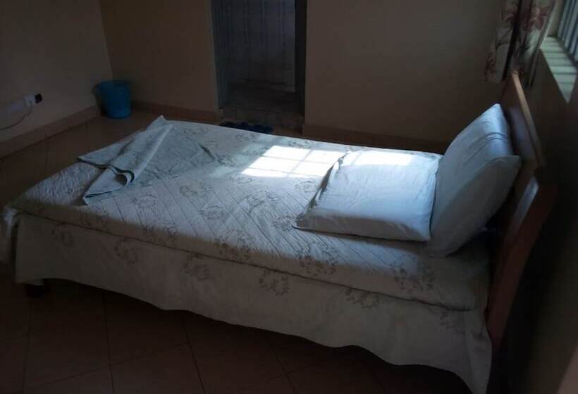 호텔 Chartered Guest House