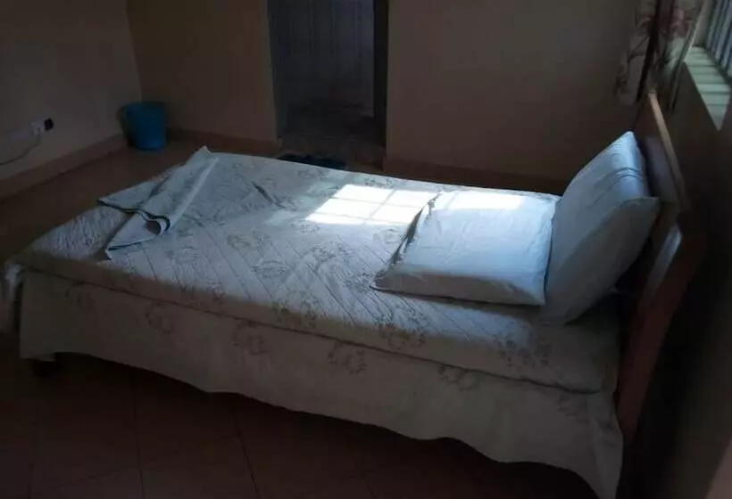 هتل Chartered Guest House