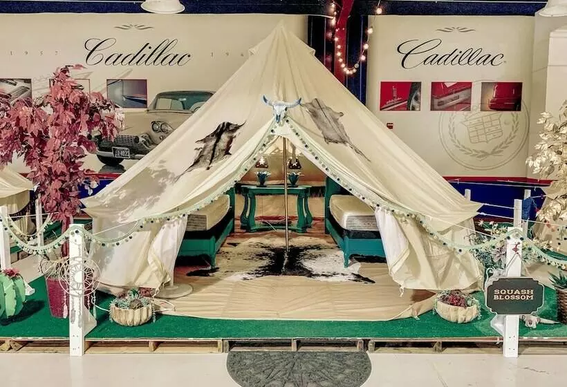 Hotelli Lone Star Glamp Inn