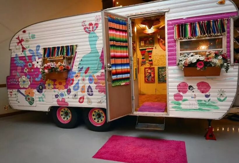 Hotelli Lone Star Glamp Inn