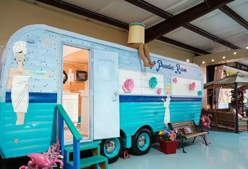 Hotelli Lone Star Glamp Inn