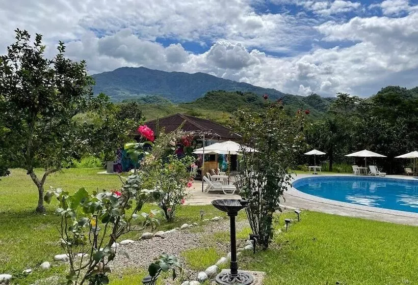 Hotelli Mercedes Lodge