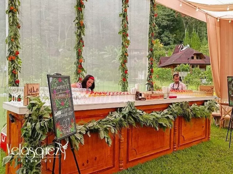 Hotelli Mercedes Lodge