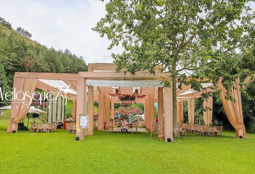 호텔 Mercedes Lodge