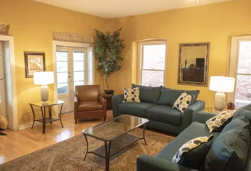 Hotelli The Schmitz Bed & Breakfast