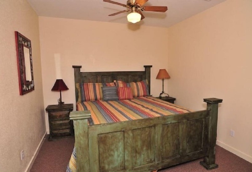 Отель The Schmitz Bed & Breakfast